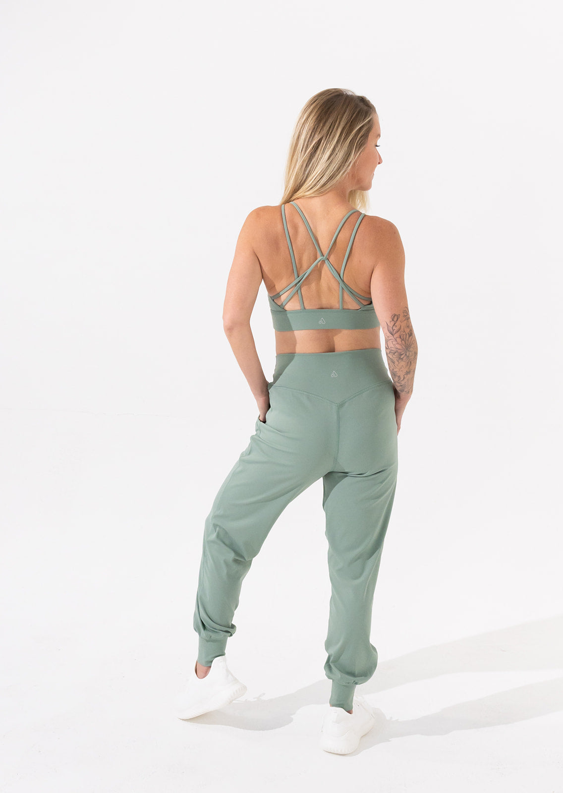 GRAVITY resilient jogger