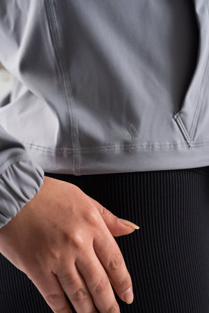 GRAVITY breaking free pullover