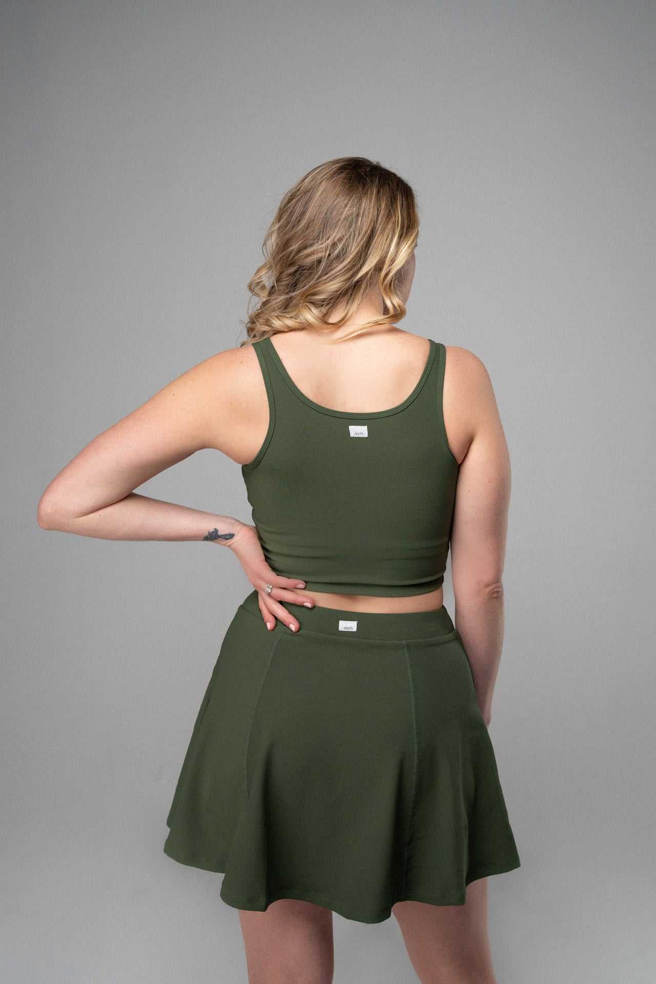 radiant ribbed built-in crop tank