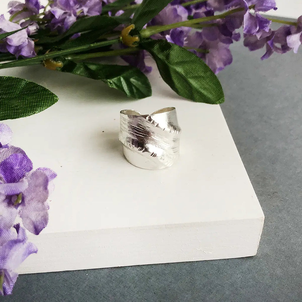 Diagonal Textured Ring