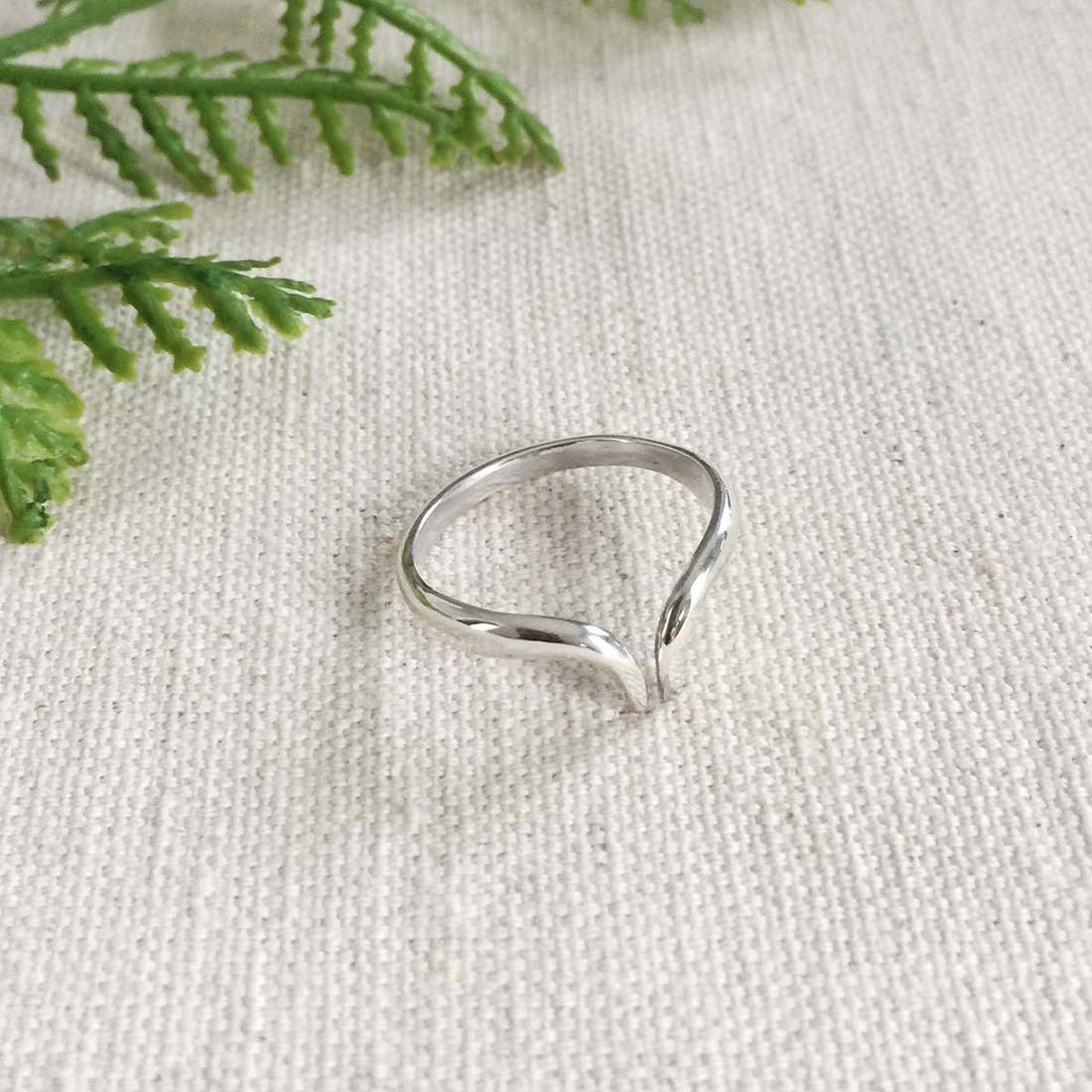 Sterling Pointed V Ring